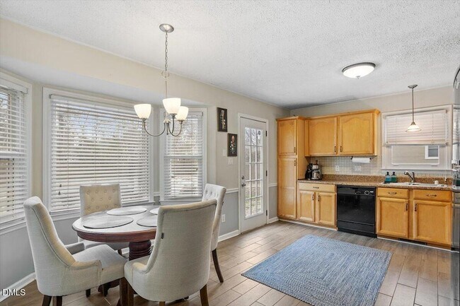 Photo - 204 Charles St