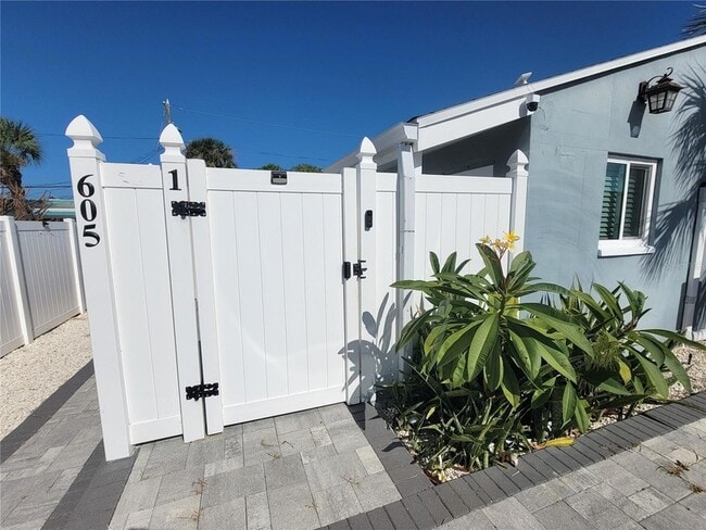 Photo - 605 69th Ave