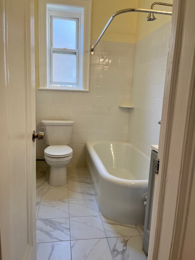 Photo - 222 Christie St