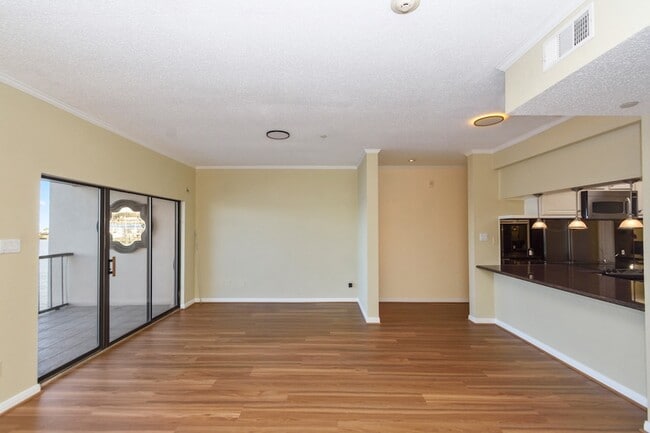 Photo - 351 Lakeside Ln Unit 305