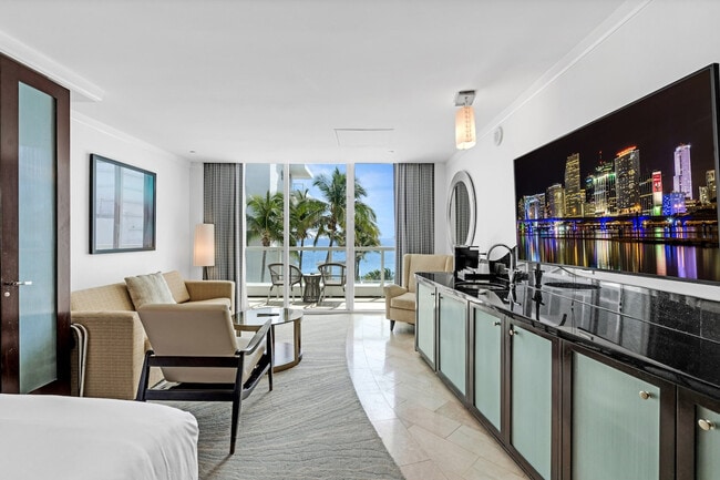 Building Photo - 4343 Collins Ave Unit SI FL7-ID1540523P