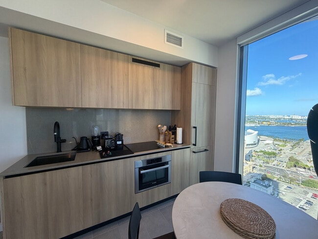 Photo - 121 NE 5th St Unit SI FL32-ID1470137P