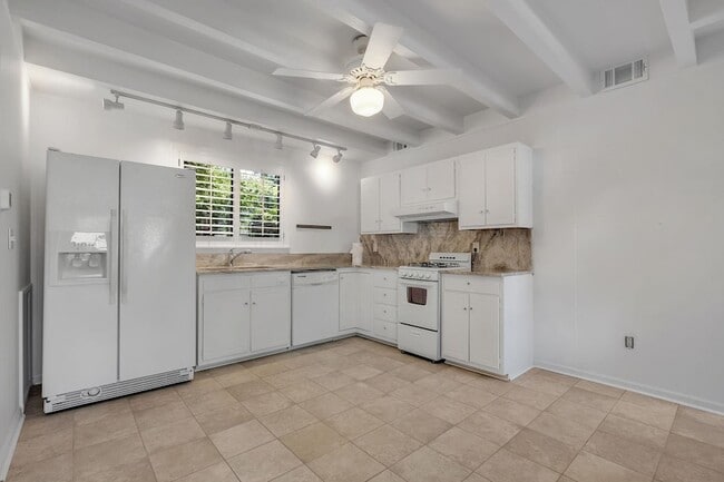 Photo - 1010 Cherry Laurel St