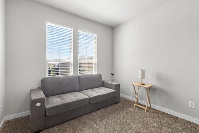 Photo - 1861 Icon St