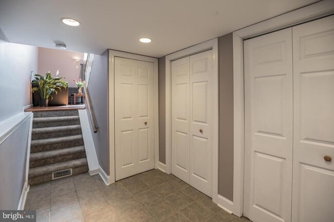 Photo - 127 Kings Croft Dr
