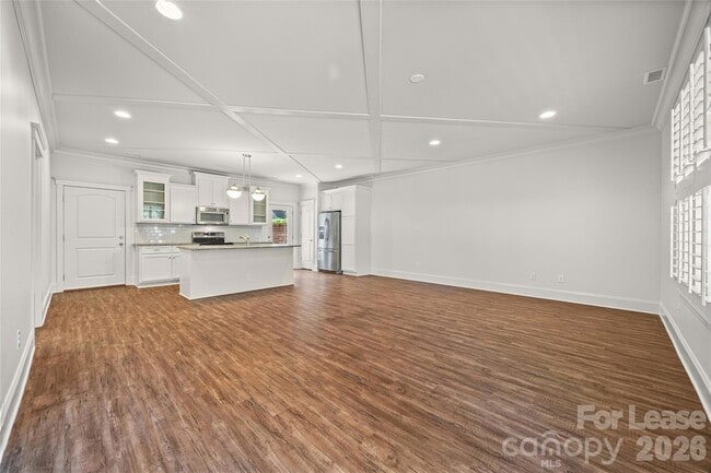 Photo - 706 Kingsley Way