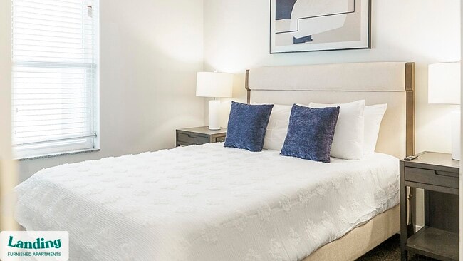 Building Photo - 335 W 9th St Unit 331.1403800