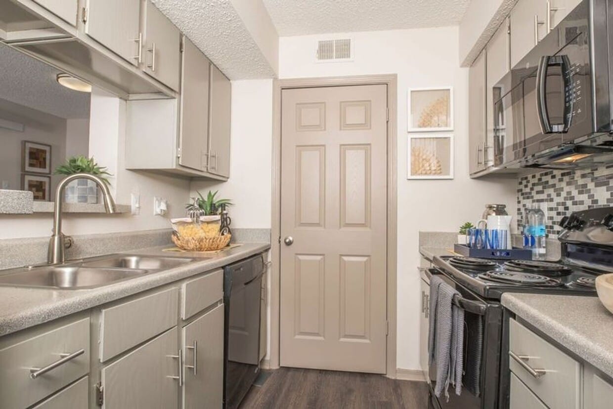 Floor Plan - 2BD 900 RL 0