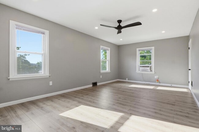 Photo - 219 3rd St