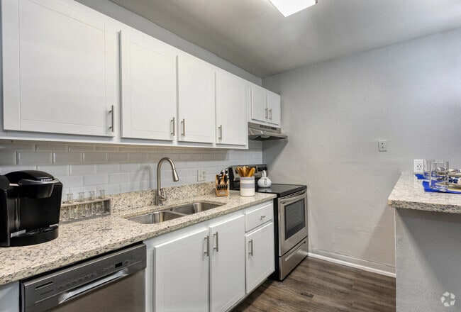 The Red Wood - 1BD/1BA - 675 SqFt - Kitchen - Sherwood Oaks Apartments