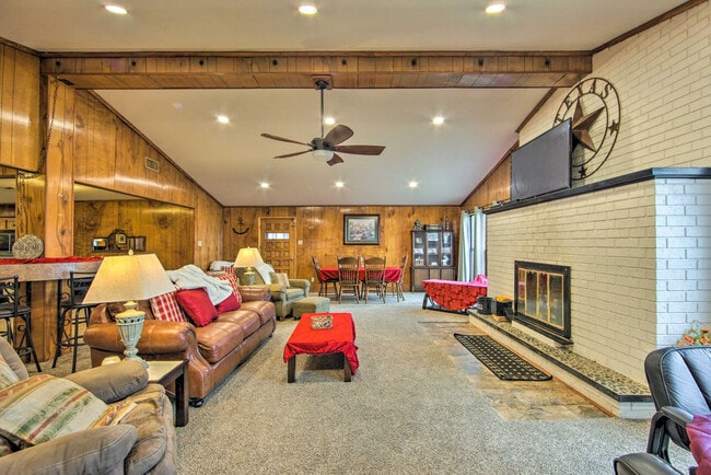 Building Photo - 928 Welch Ln Unit SI ID1545861P