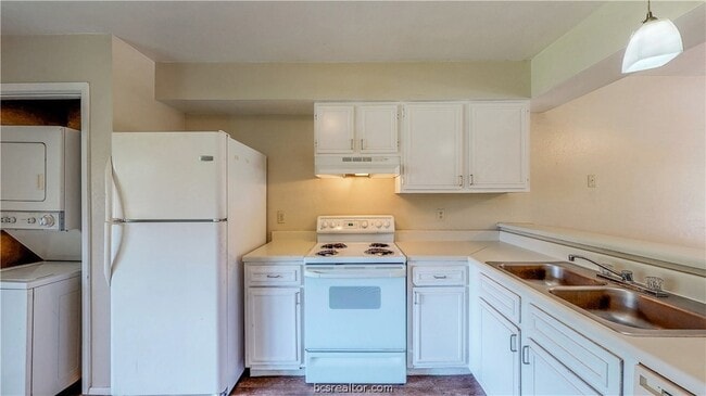 Photo - 303 Manuel Dr