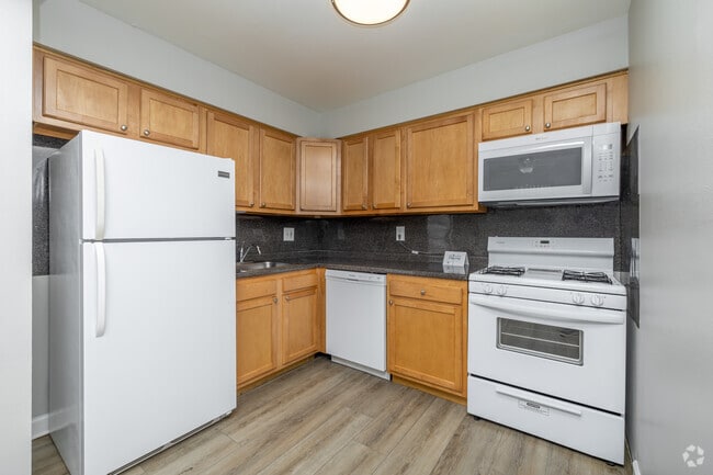 1BR, 1BA - 713SF - Kitchen - Warrington Crossings