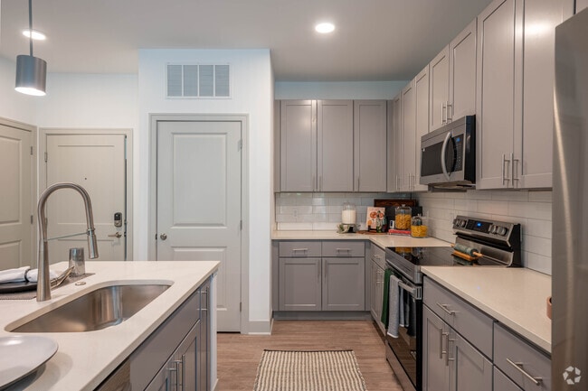 1BR, 1BA - 815SF - Kitchen - Muse Carmel