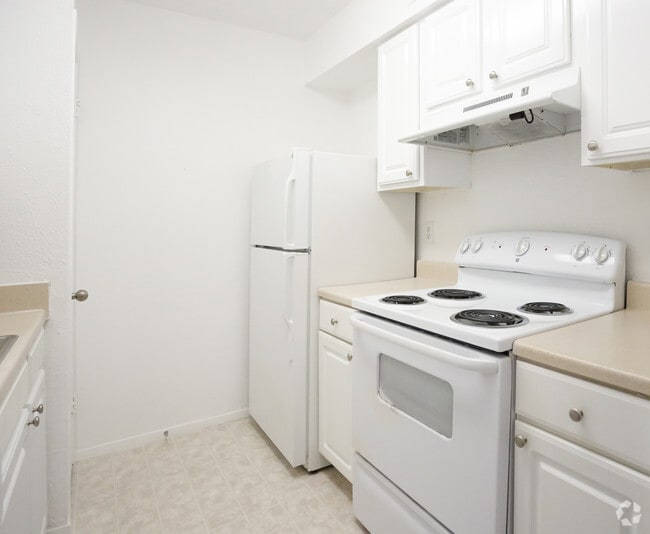 1BR/1BA -700SF - Baywood