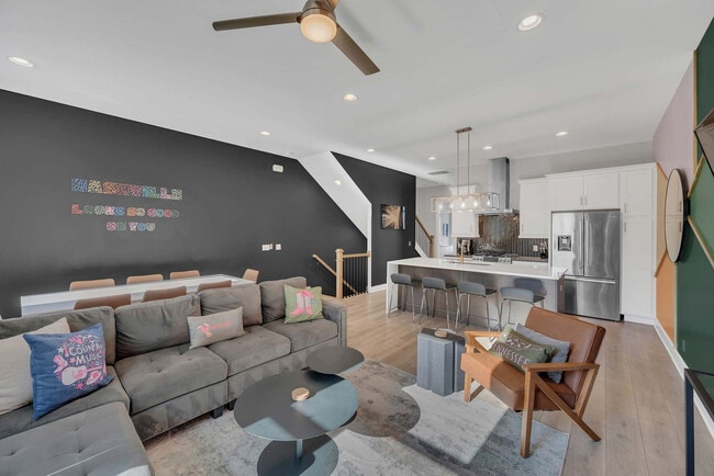 Building Photo - 516 27th Ave N Unit ID1234637P