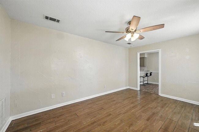 Photo - 205 Davis Rd