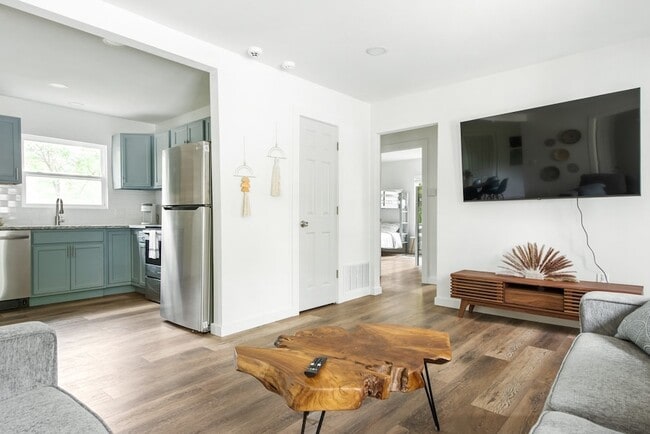 Photo - 2321 Muret St