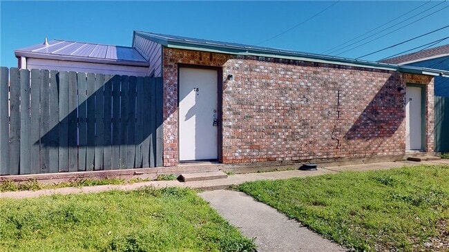 Photo - 725 Peppertree Dr Unit 31