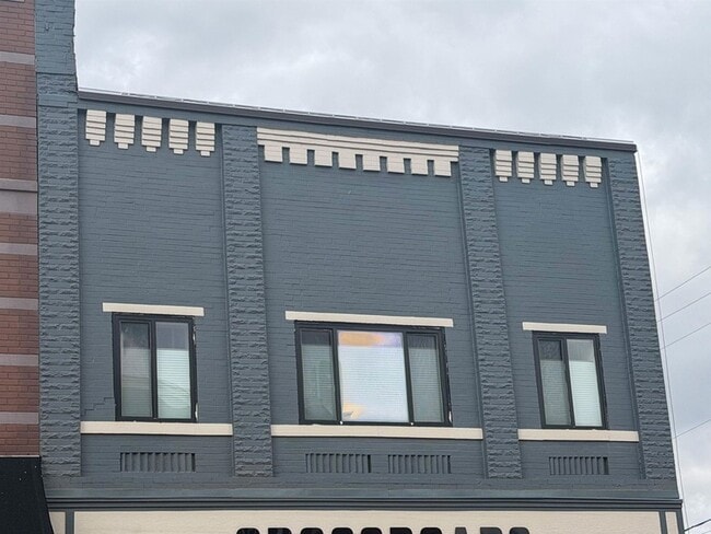 Building Photo - 623 1/2 Main St