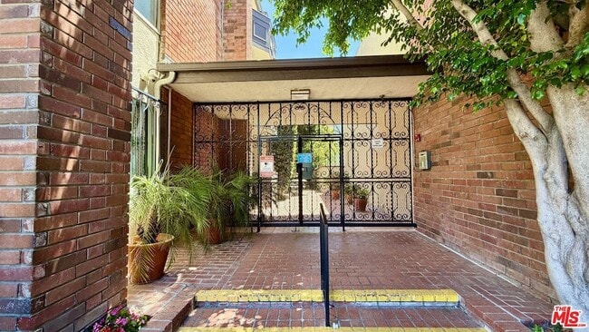 Photo - 5420 Lindley Ave