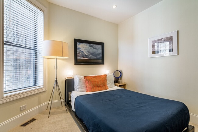 Photo - 2947 W Logan Blvd Unit SI ID1255600P