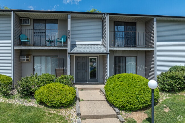 Entrance - Willow Knolls Apartments