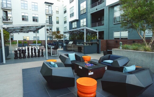 Building Photo - Edgewater