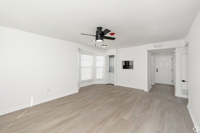 Photo - ReNew on Cantrell