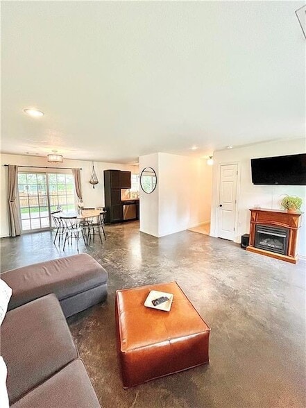 Photo - 721 Dockery Ln