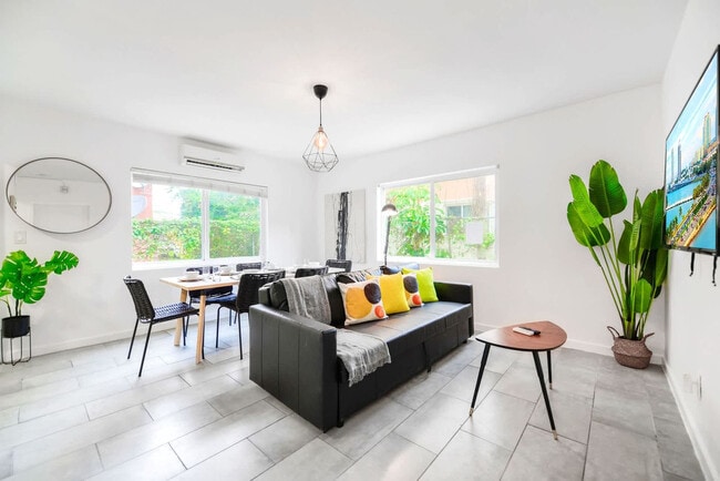 Building Photo - 515 NE 82nd St Unit FL2-ID1022241P