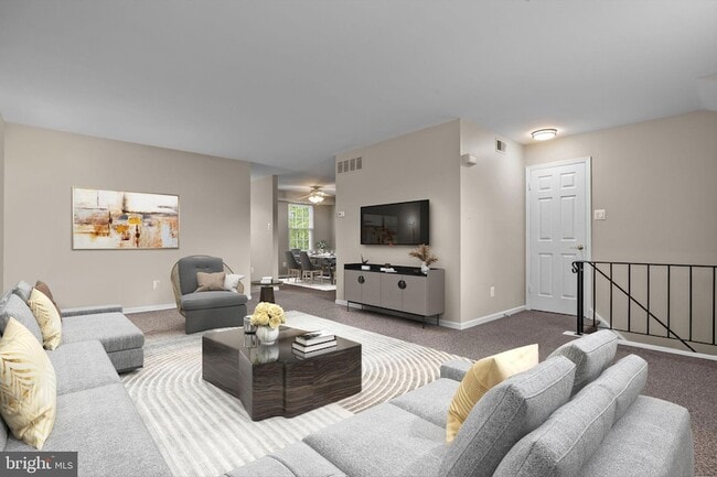 Photo - 560B Thrush Ct