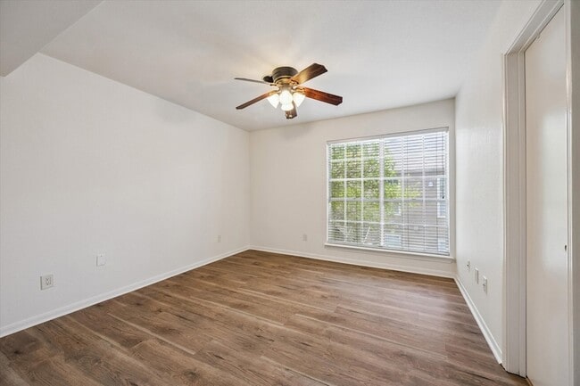 Photo - 1860 White Oak Dr Unit 384
