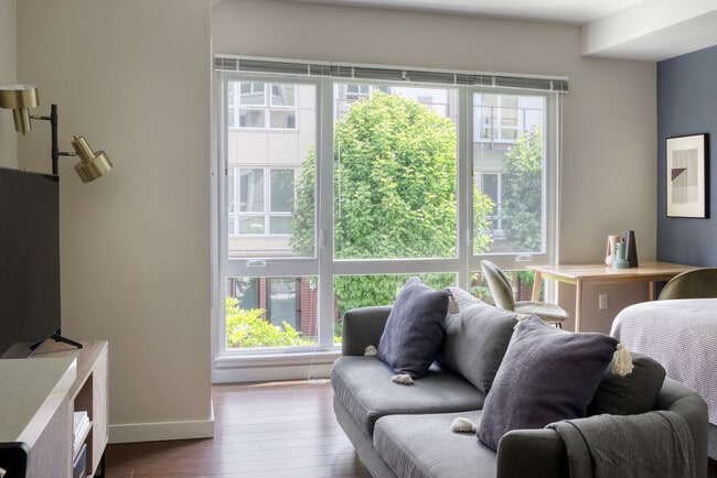 Building Photo - 10333 Main St Unit ID3334A