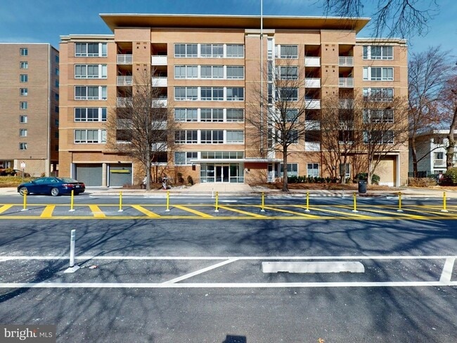 Building Photo - 355 I St SW Unit S626