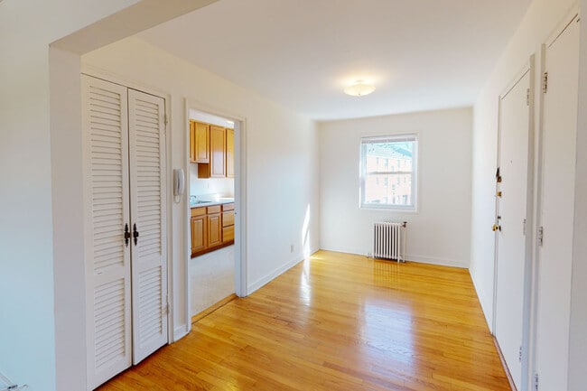 Dining/Living room - River Terrace Gardens