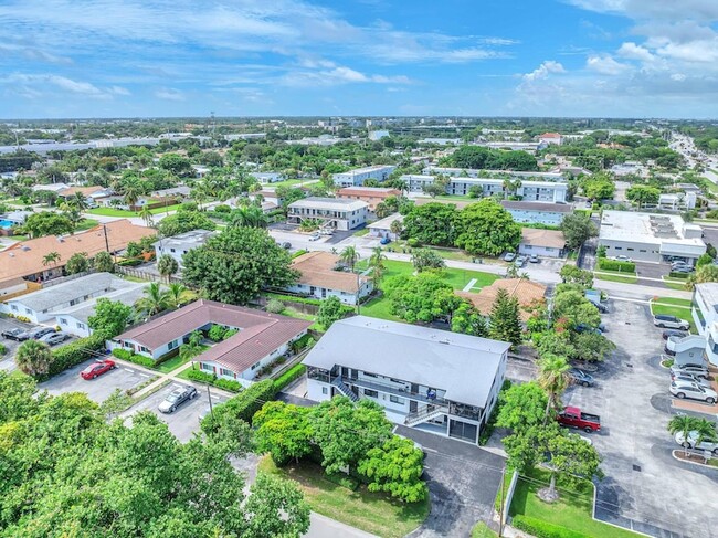 Photo - 559 NE 44th St