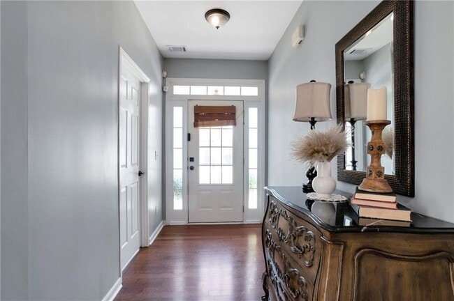 Photo - 1565 Hedington Cir SE