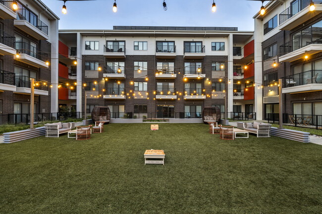 Axis 3700 Apartments in Plano, Texas - Markethaus 3700