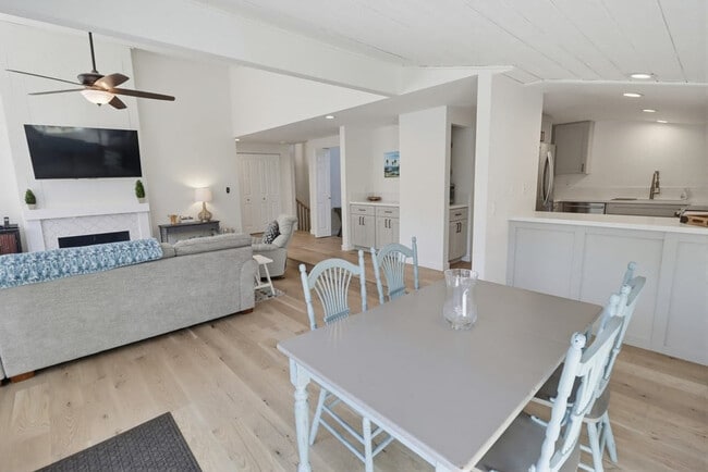 Photo - 561 S Sierra Ave Unit ID1255601P