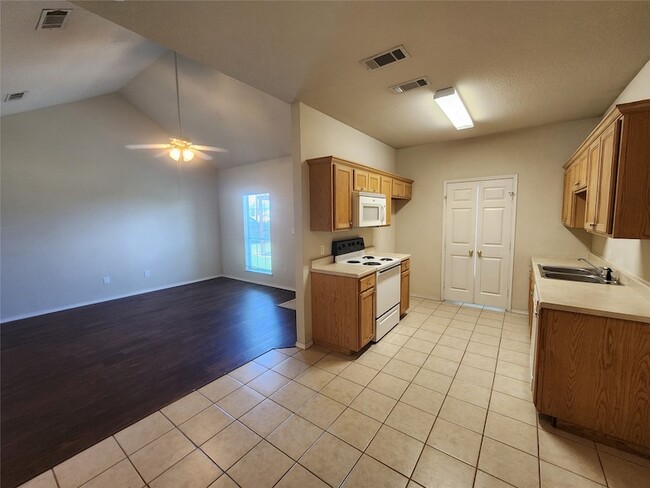 Photo - 106 Collett Ct
