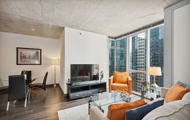 Photo - 215 W Lake St Unit ID1028852P