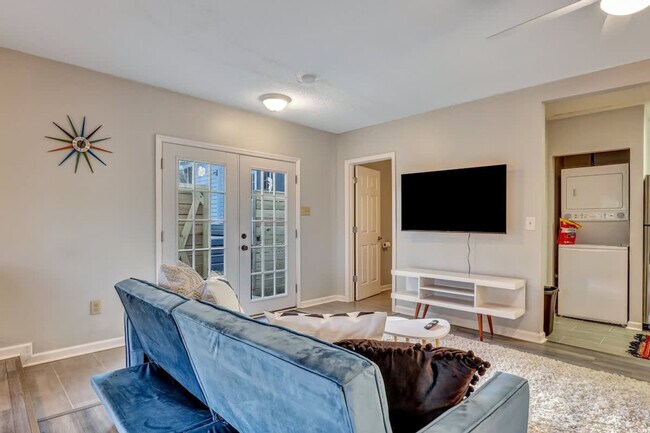 Building Photo - 109 E Point Dr Unit ID1244809P