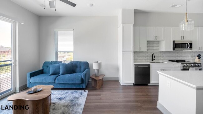 Building Photo - 1310 Hillside Ave Unit 233