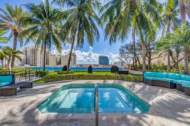 Building Photo - 550 Okeechobee Blvd Unit 406