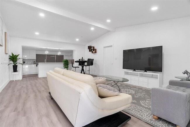 Photo - 658 SW 1st Ct