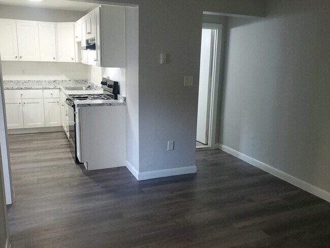 Photo - 760 Cummins Hwy Unit 4