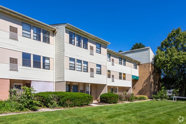 Photo - Waterford Square