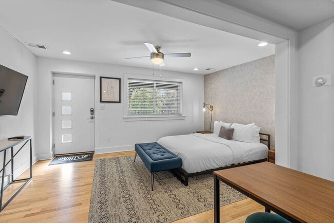 Building Photo - 1136 Crescent Ave NE Unit SI FL2-ID1356309P