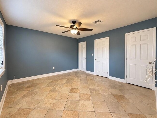 Photo - 140 Johns Hopkins Dr